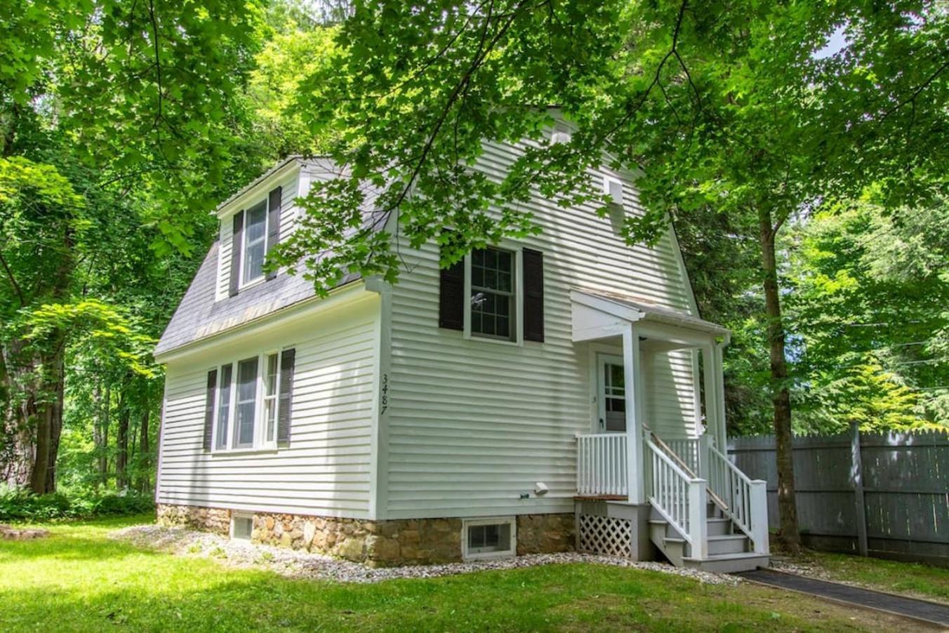 Quintessential Vt Cottage In Manchester Village エクステリア 写真