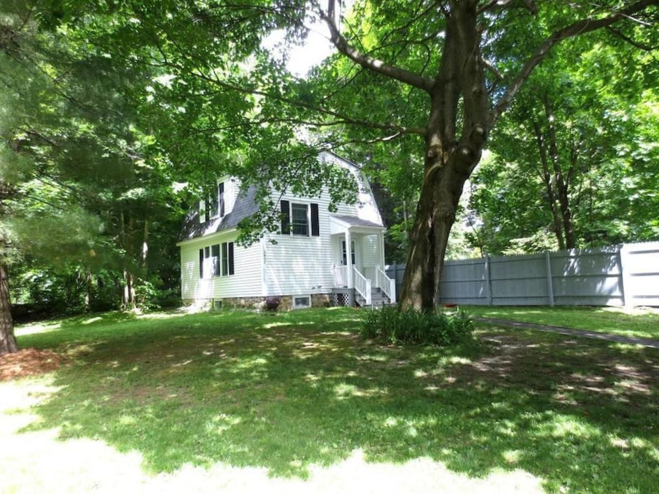 Quintessential Vt Cottage In Manchester Village エクステリア 写真